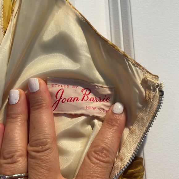 Vintage (1940s-60s) Dress.  Sunflower yellow, gold dahlias print. Joan Barrie NY - Picture 5 of 7